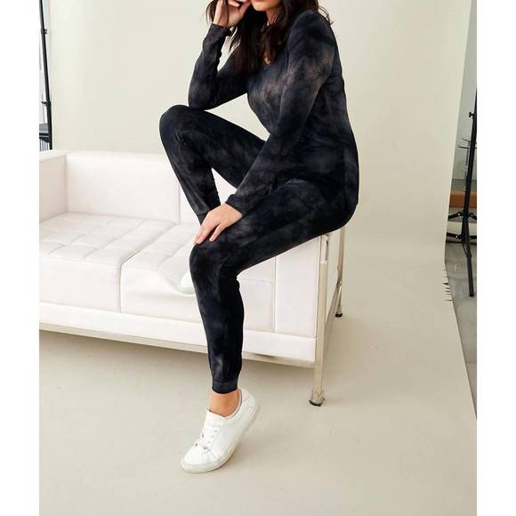 NEW FRENCH KYSS soft stretch v-neck basic tye-dye tee in onyx - Picture 2 of 3